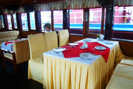 船の食堂