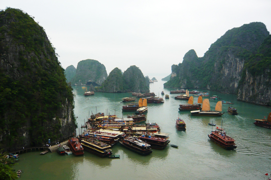ジャンク船が並ぶ風景